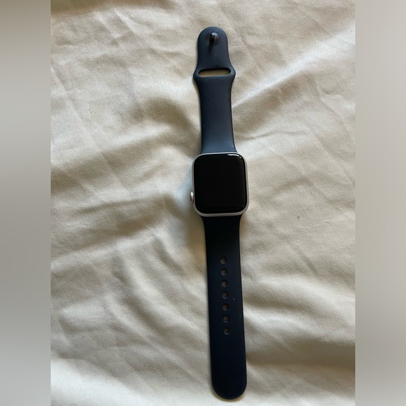 Apple Watch SE - Picture 1 of 2